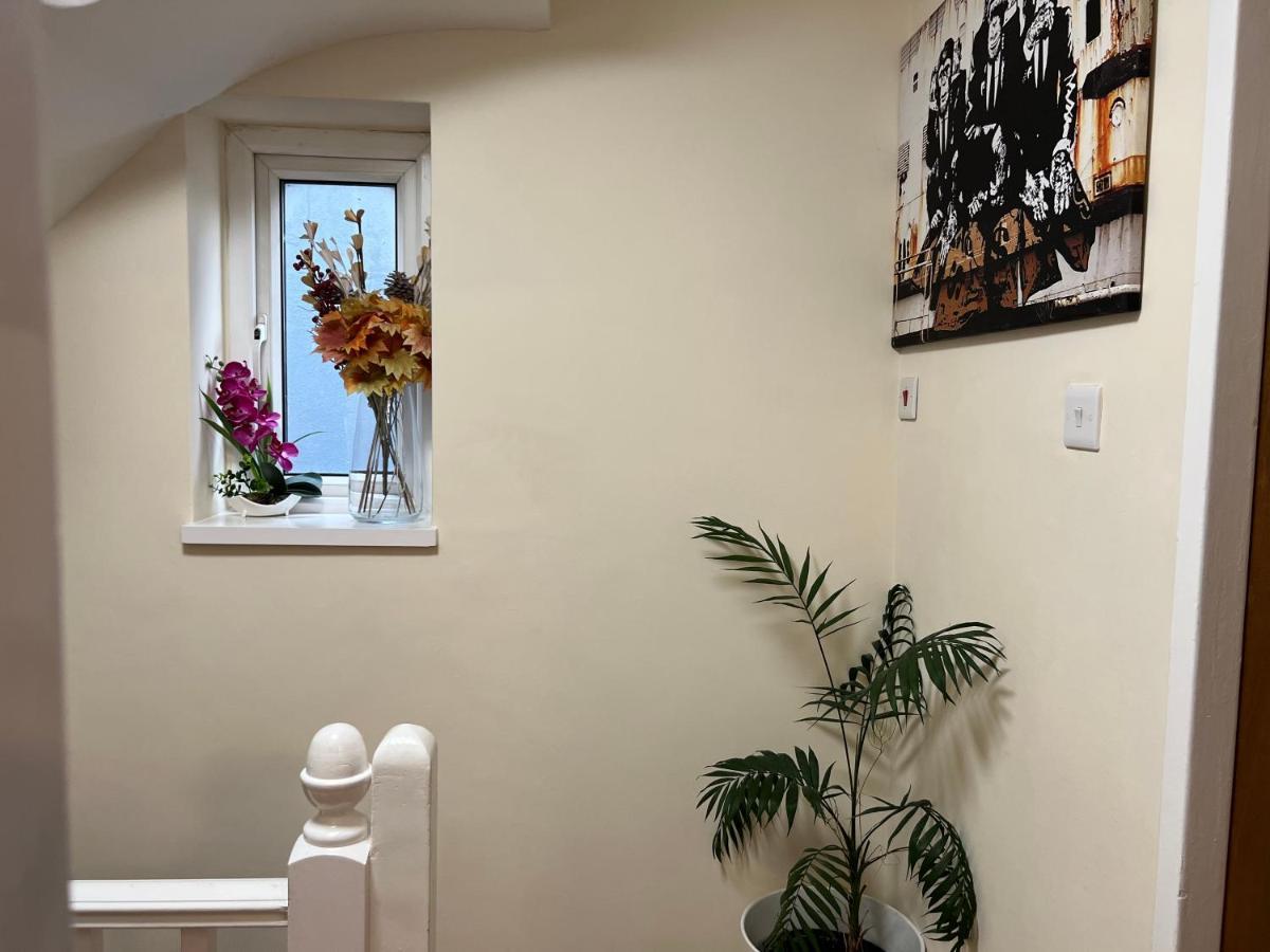 Kensal Lodge 2 Guest House London Bagian luar foto