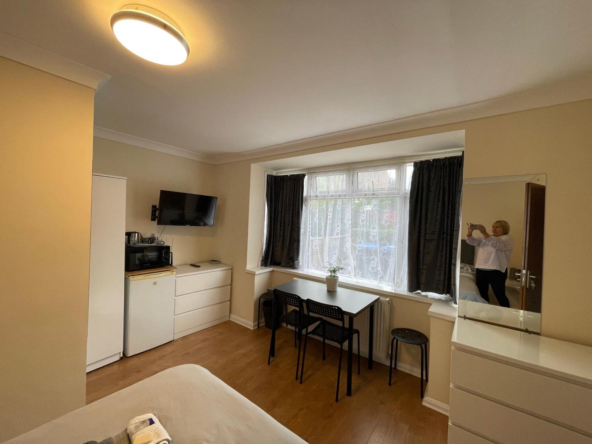 Kensal Lodge 2 Guest House London Bagian luar foto