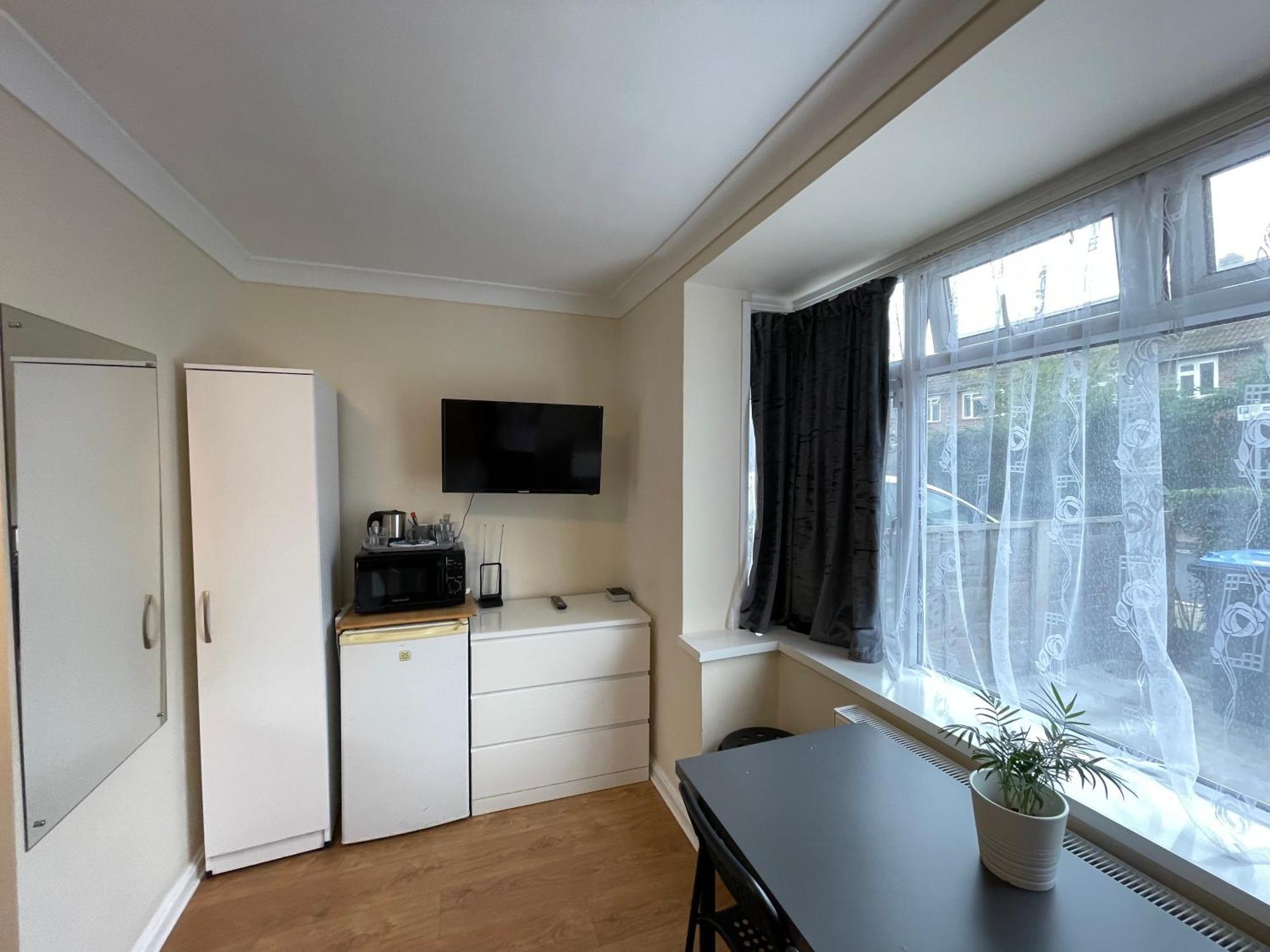Kensal Lodge 2 Guest House London Bagian luar foto